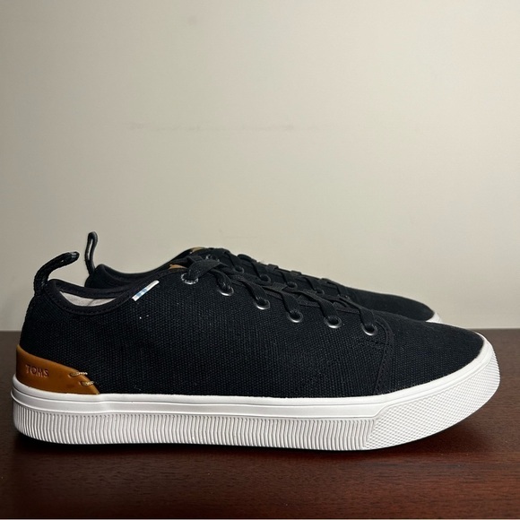 TRVL Lite Low Canvas Sneaker (Size 8.5) - Picture 1 of 9